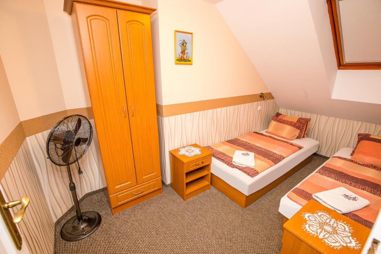 Tinodi Fogado Bed & Breakfast Sárvár Екстериор снимка