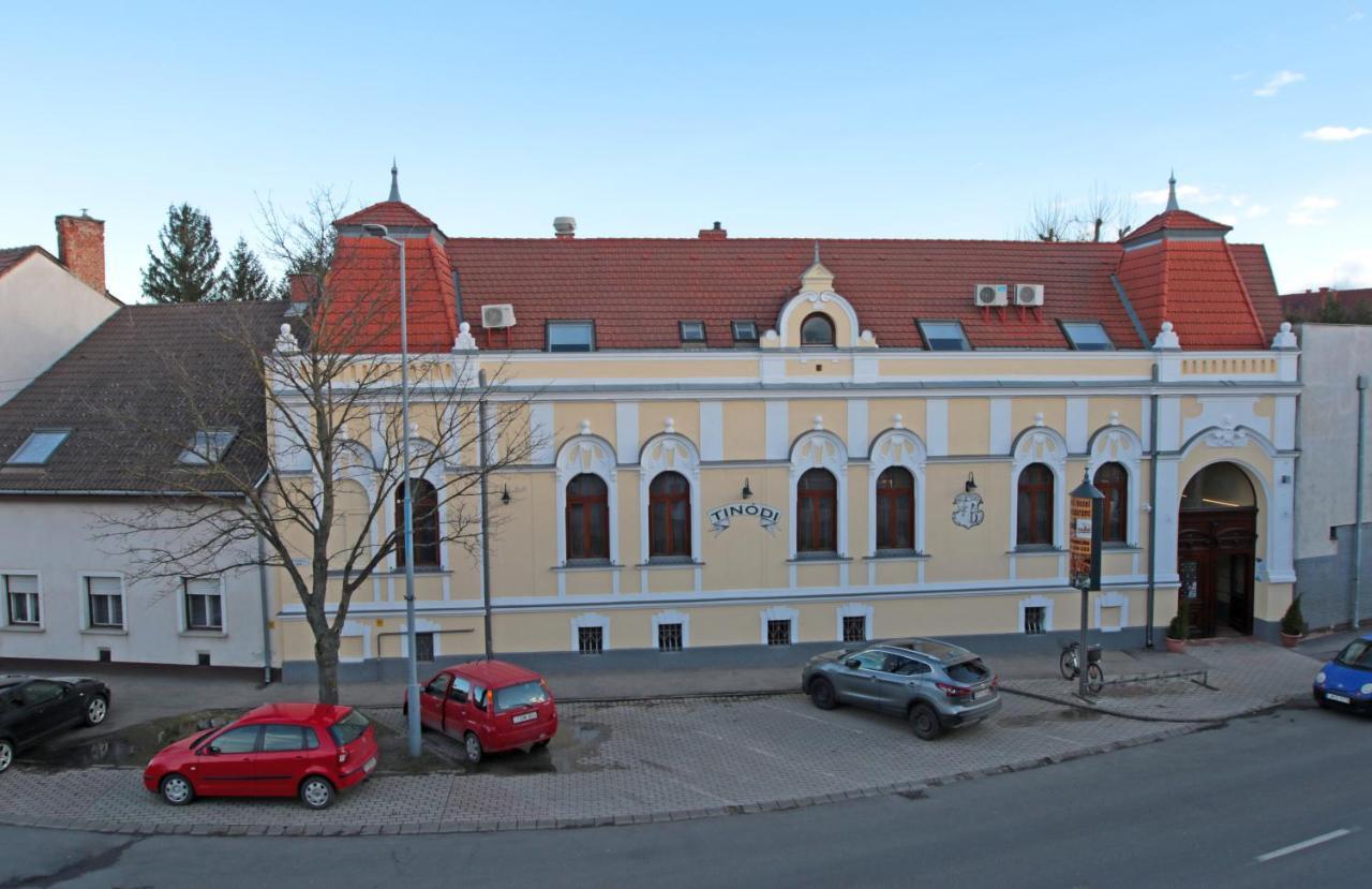 Tinodi Fogado Bed & Breakfast Sárvár Екстериор снимка