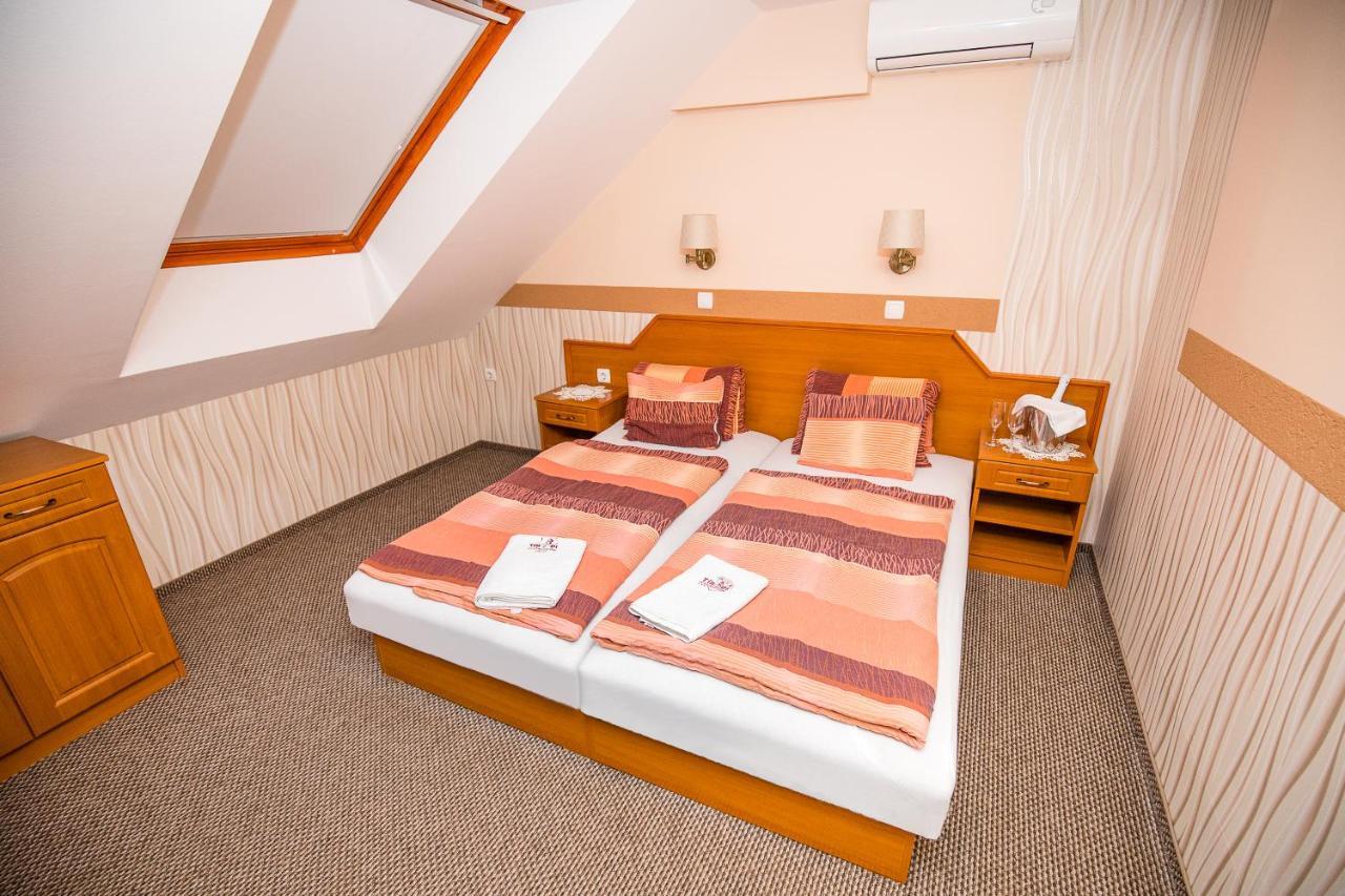 Tinodi Fogado Bed & Breakfast Sárvár Екстериор снимка