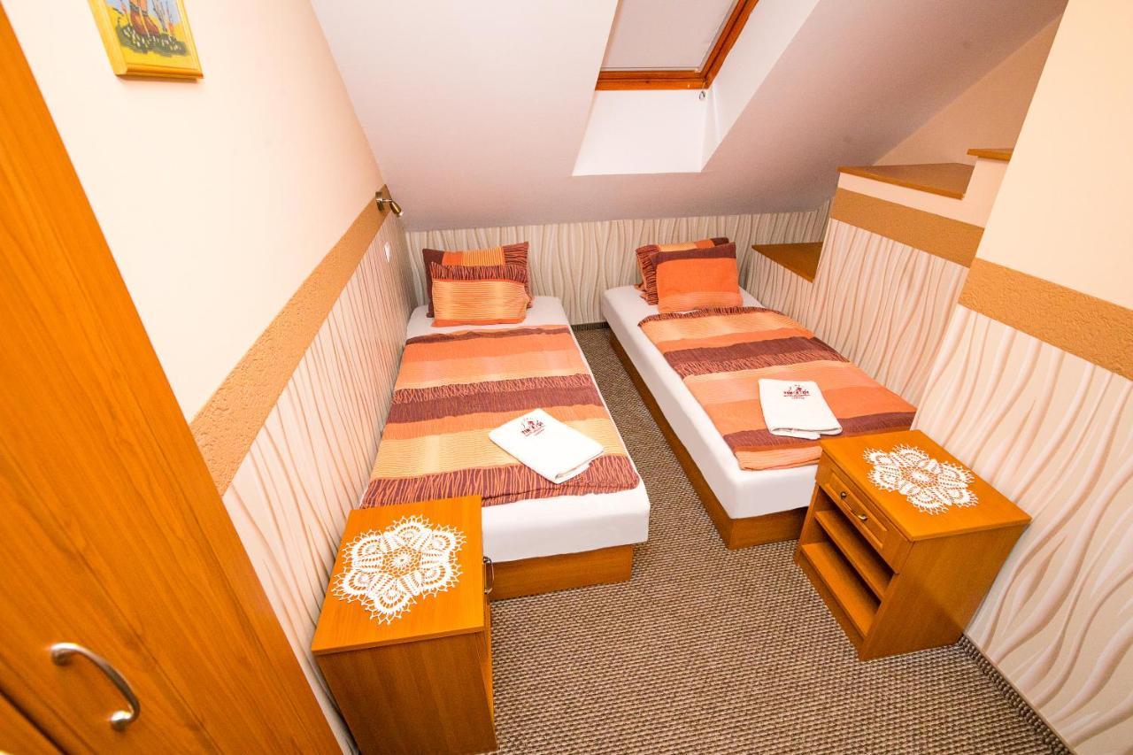 Tinodi Fogado Bed & Breakfast Sárvár Екстериор снимка