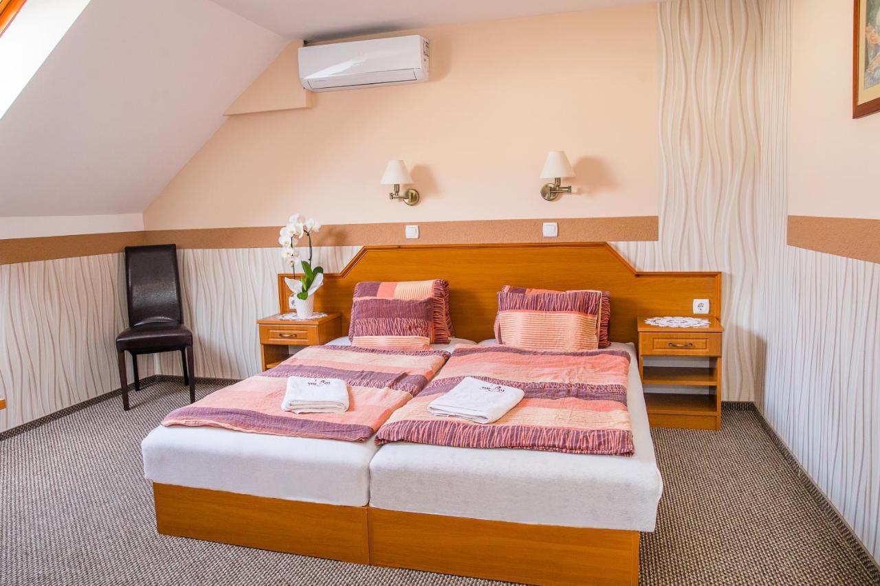 Tinodi Fogado Bed & Breakfast Sárvár Екстериор снимка