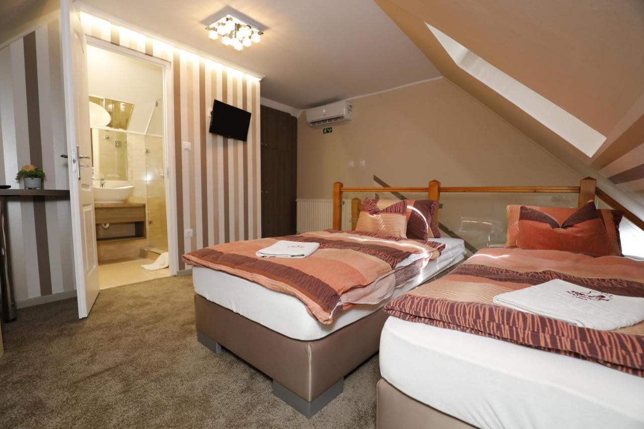 Tinodi Fogado Bed & Breakfast Sárvár Екстериор снимка