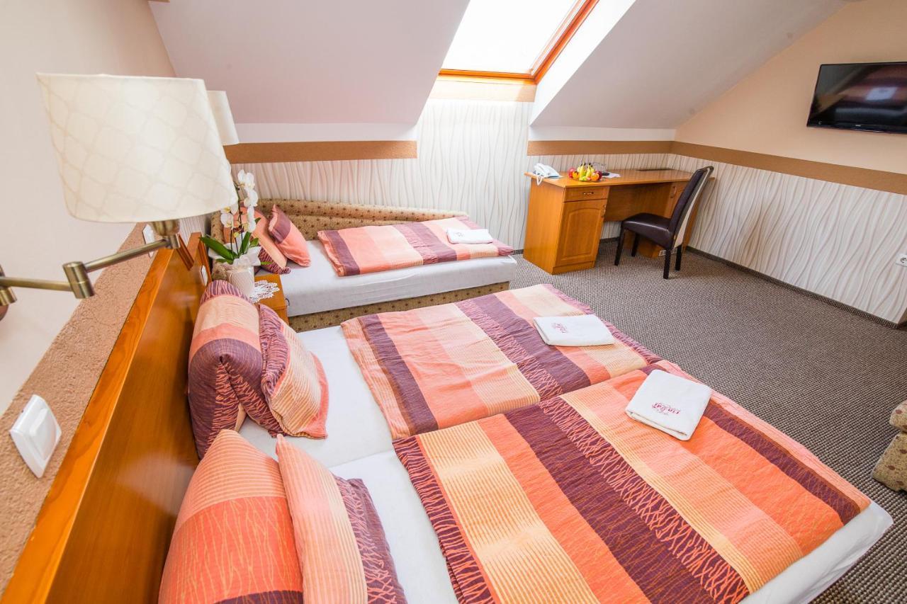 Tinodi Fogado Bed & Breakfast Sárvár Екстериор снимка