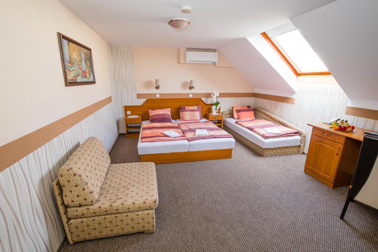 Tinodi Fogado Bed & Breakfast Sárvár Екстериор снимка