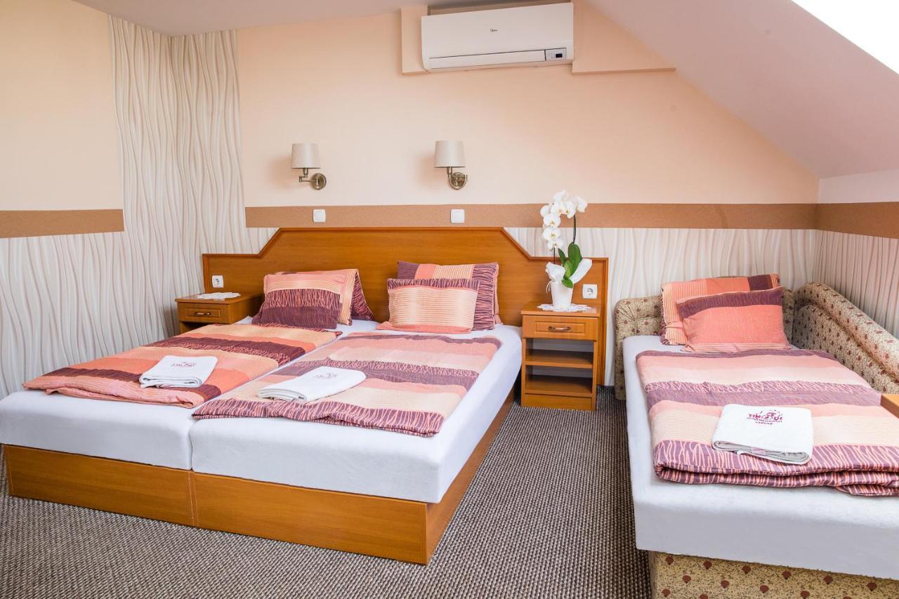 Tinodi Fogado Bed & Breakfast Sárvár Екстериор снимка