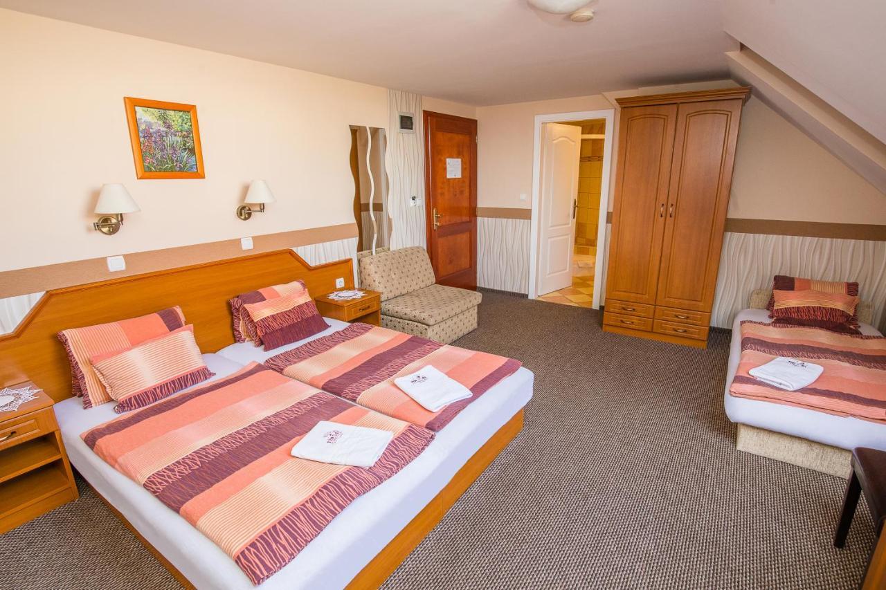 Tinodi Fogado Bed & Breakfast Sárvár Екстериор снимка