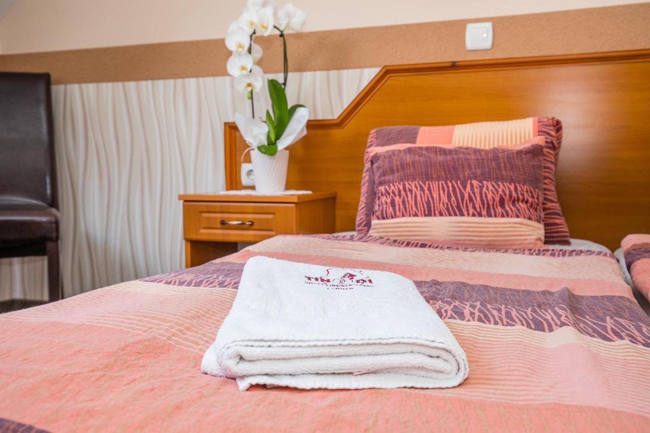 Tinodi Fogado Bed & Breakfast Sárvár Екстериор снимка