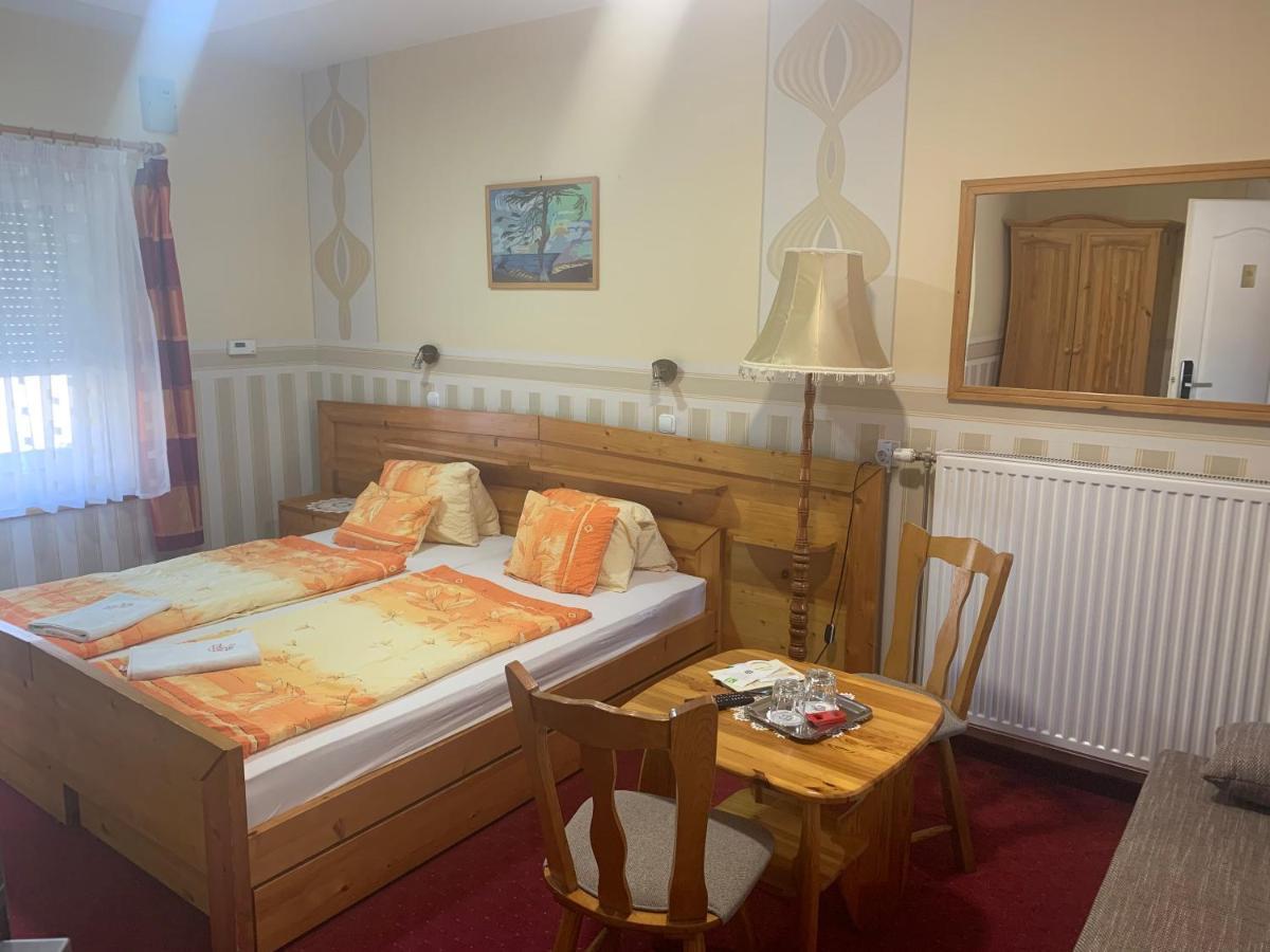 Tinodi Fogado Bed & Breakfast Sárvár Екстериор снимка