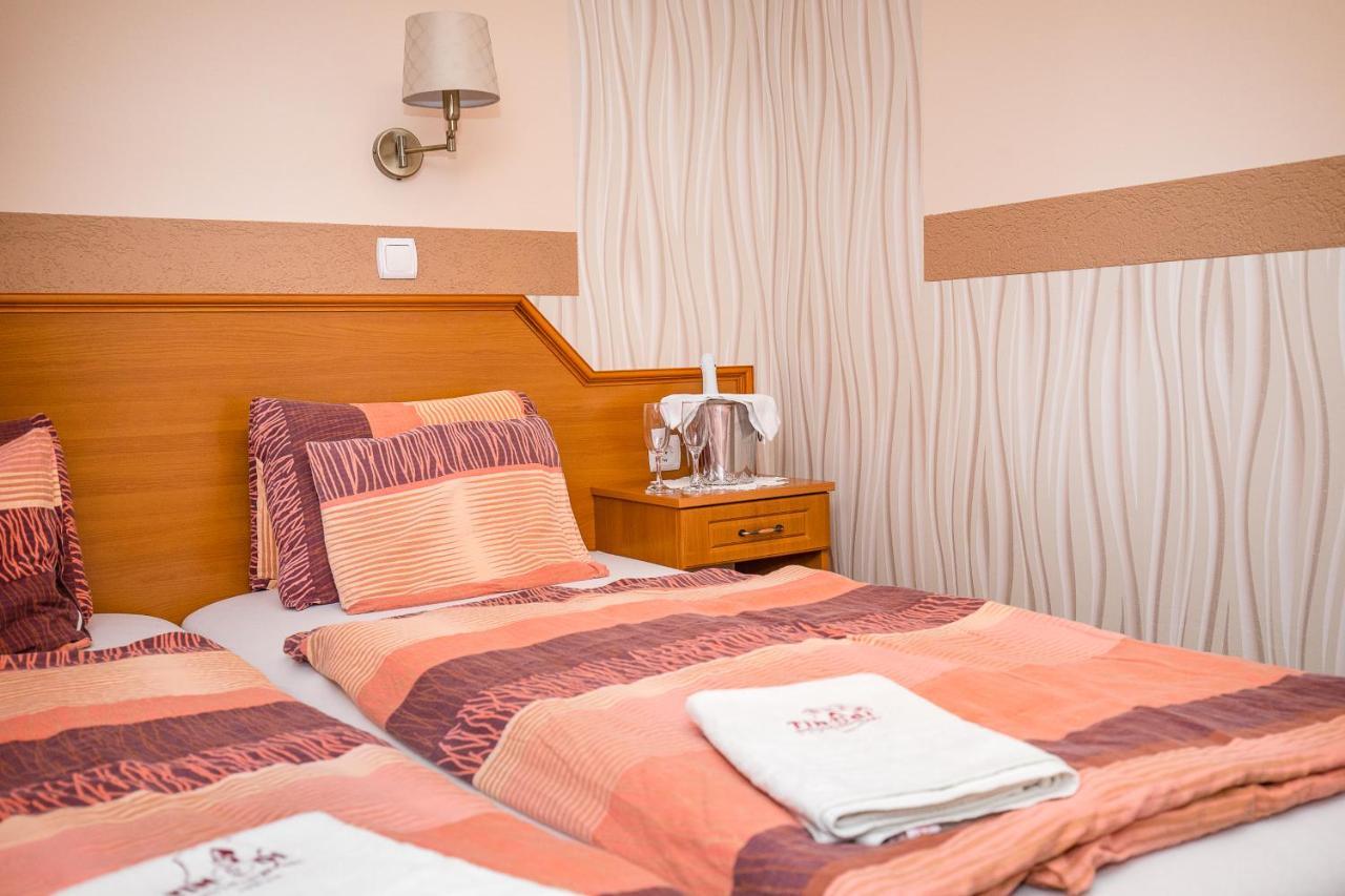 Tinodi Fogado Bed & Breakfast Sárvár Екстериор снимка