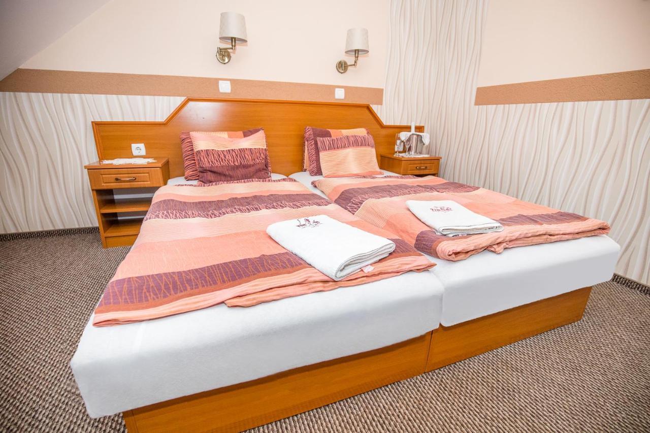 Tinodi Fogado Bed & Breakfast Sárvár Екстериор снимка