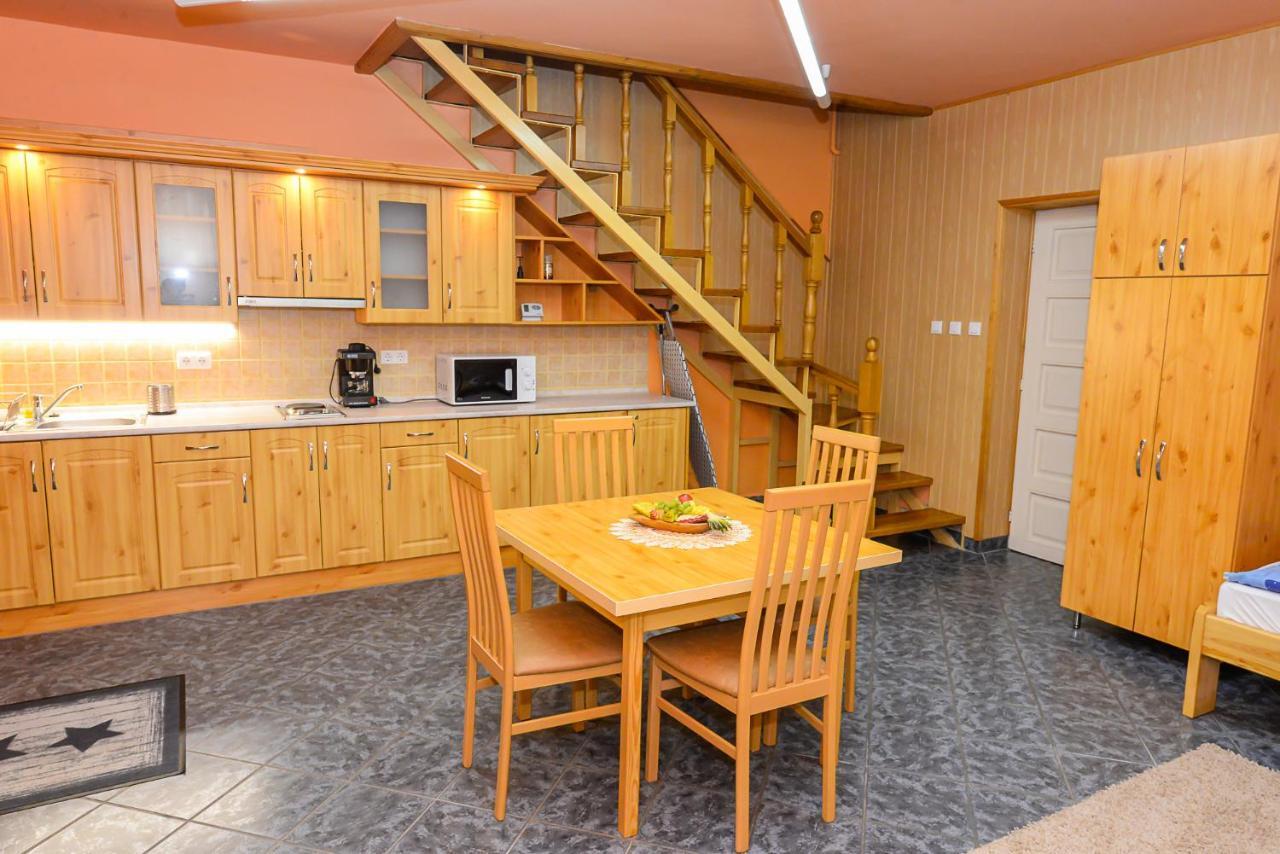 Tinodi Fogado Bed & Breakfast Sárvár Екстериор снимка