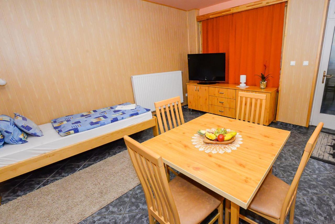 Tinodi Fogado Bed & Breakfast Sárvár Екстериор снимка