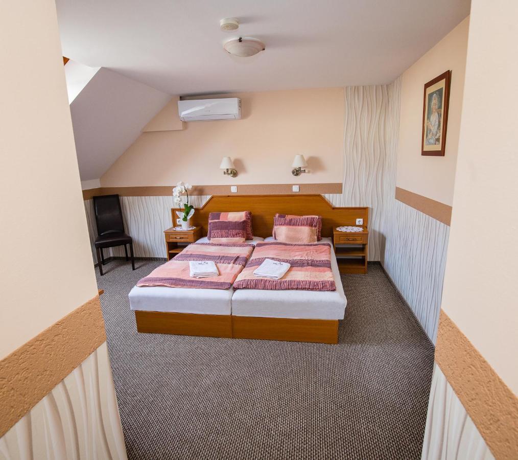 Tinodi Fogado Bed & Breakfast Sárvár Екстериор снимка