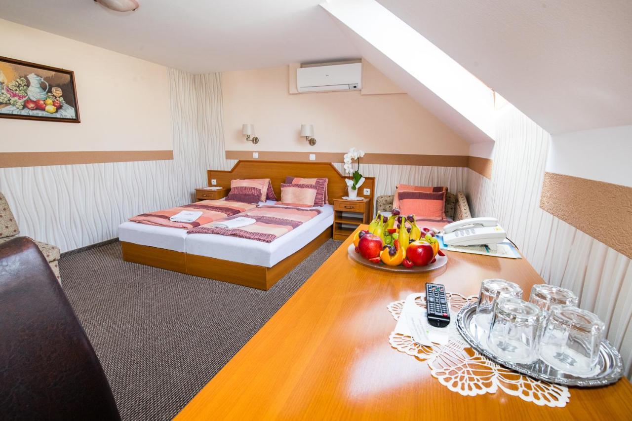 Tinodi Fogado Bed & Breakfast Sárvár Екстериор снимка