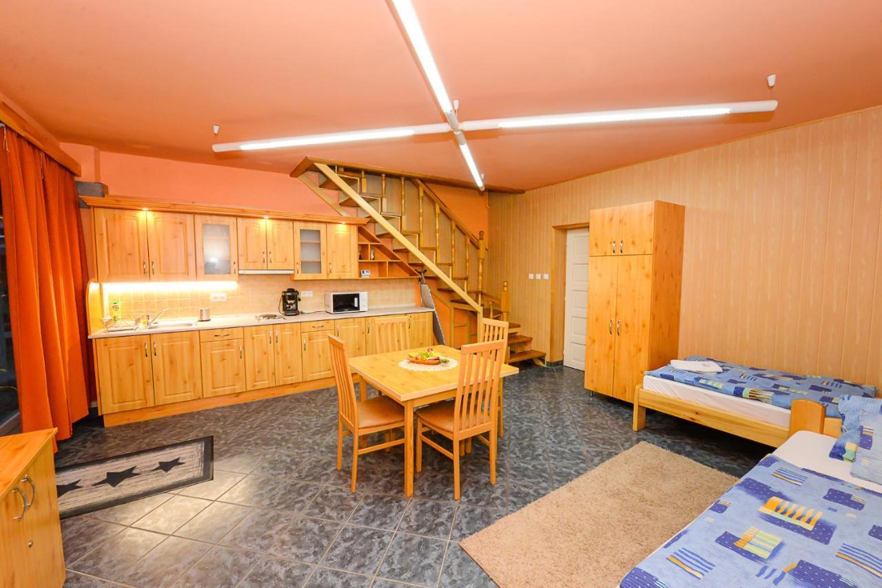 Tinodi Fogado Bed & Breakfast Sárvár Екстериор снимка