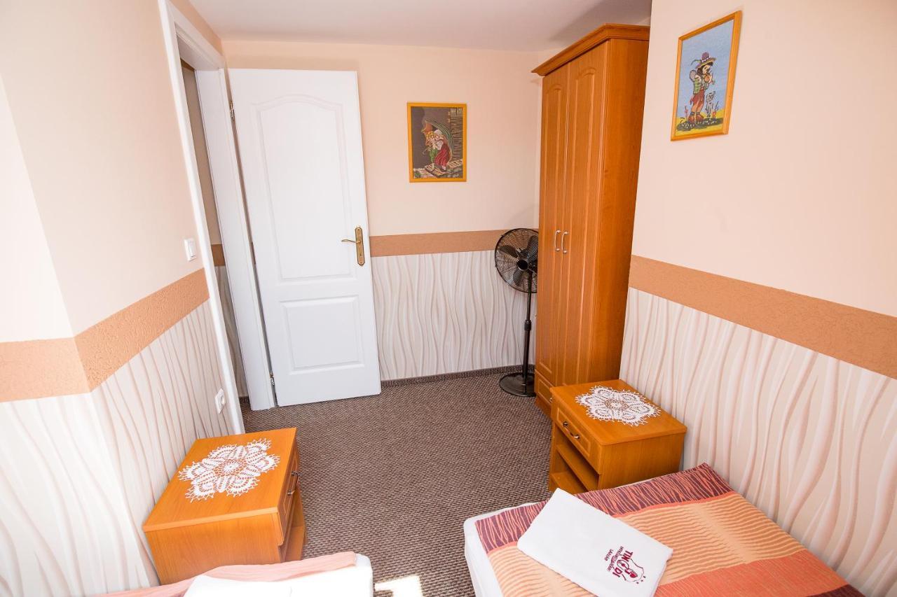 Tinodi Fogado Bed & Breakfast Sárvár Екстериор снимка