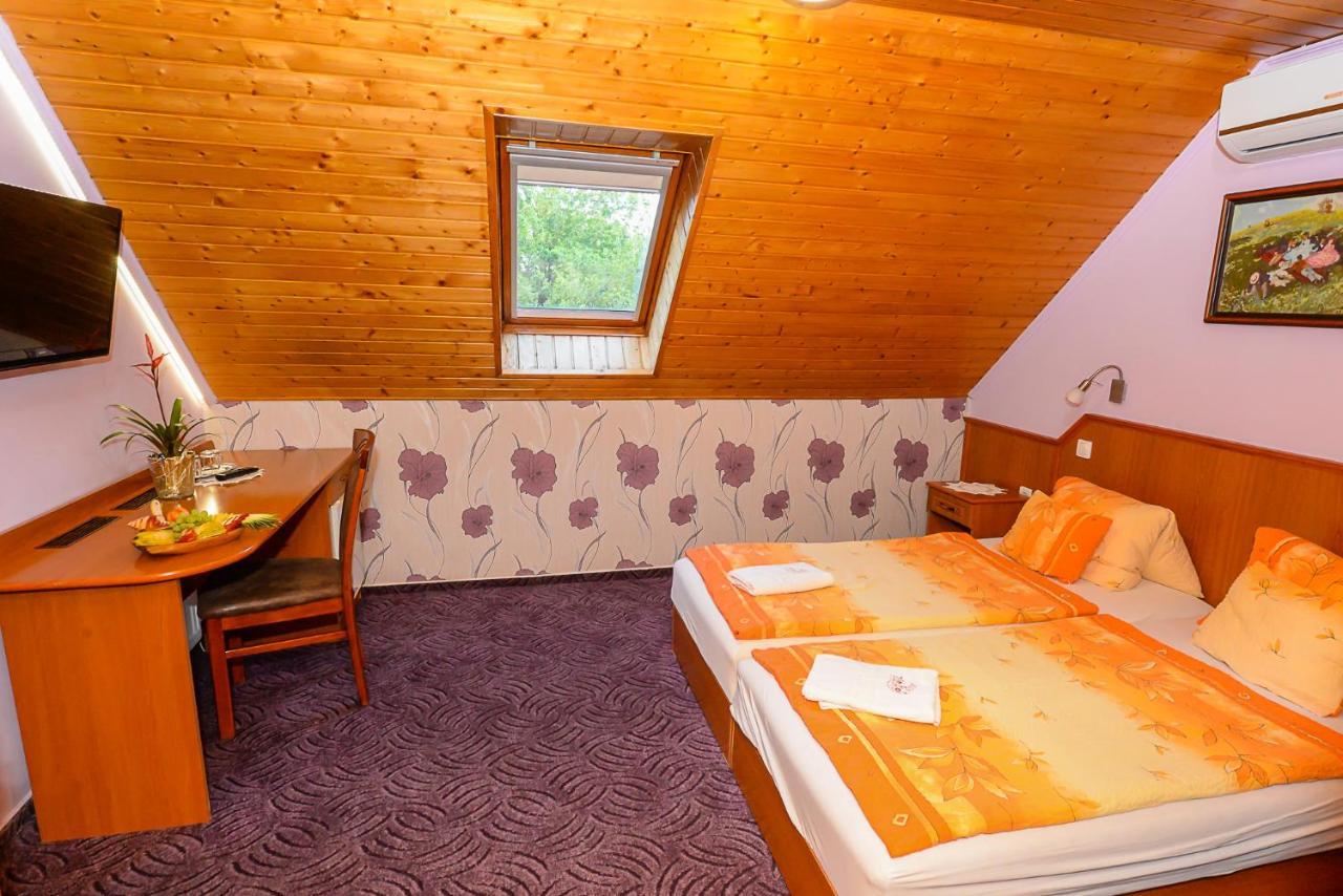 Tinodi Fogado Bed & Breakfast Sárvár Екстериор снимка