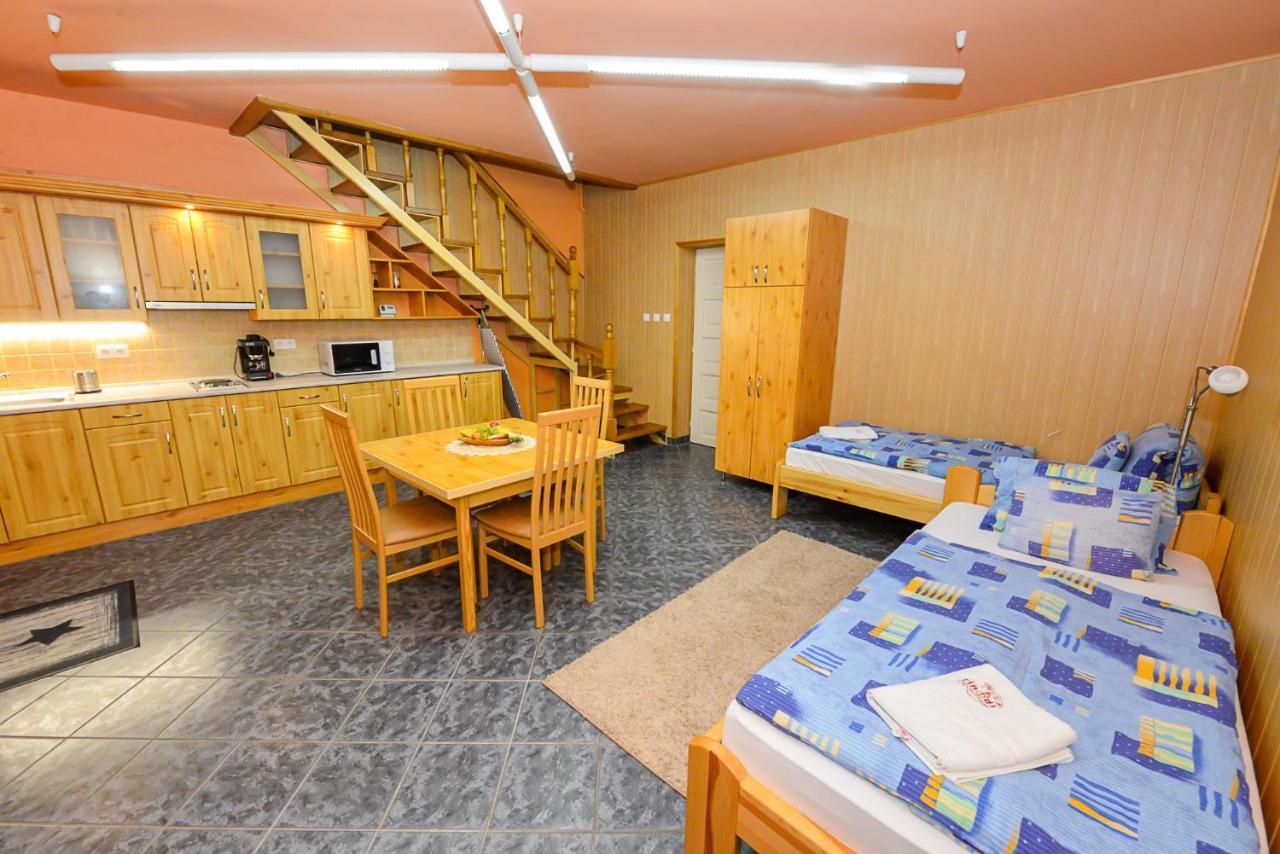 Tinodi Fogado Bed & Breakfast Sárvár Екстериор снимка
