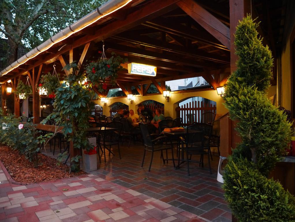 Tinodi Fogado Bed & Breakfast Sárvár Екстериор снимка