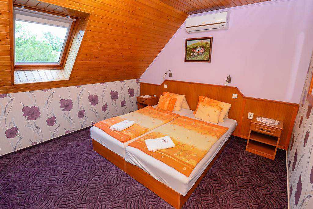 Tinodi Fogado Bed & Breakfast Sárvár Екстериор снимка