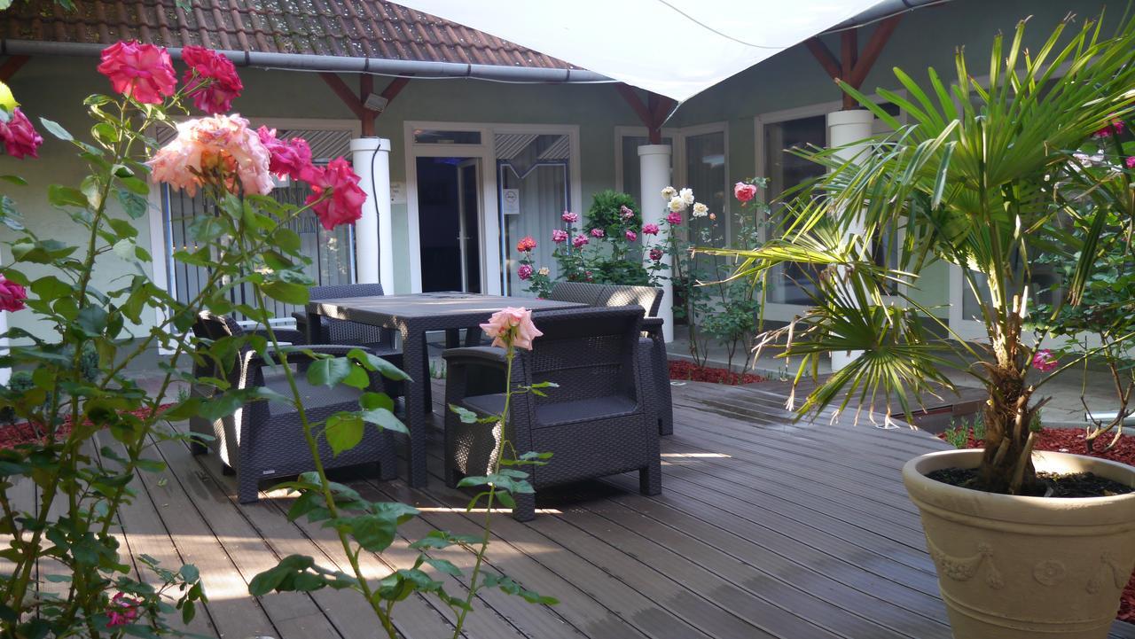 Tinodi Fogado Bed & Breakfast Sárvár Екстериор снимка