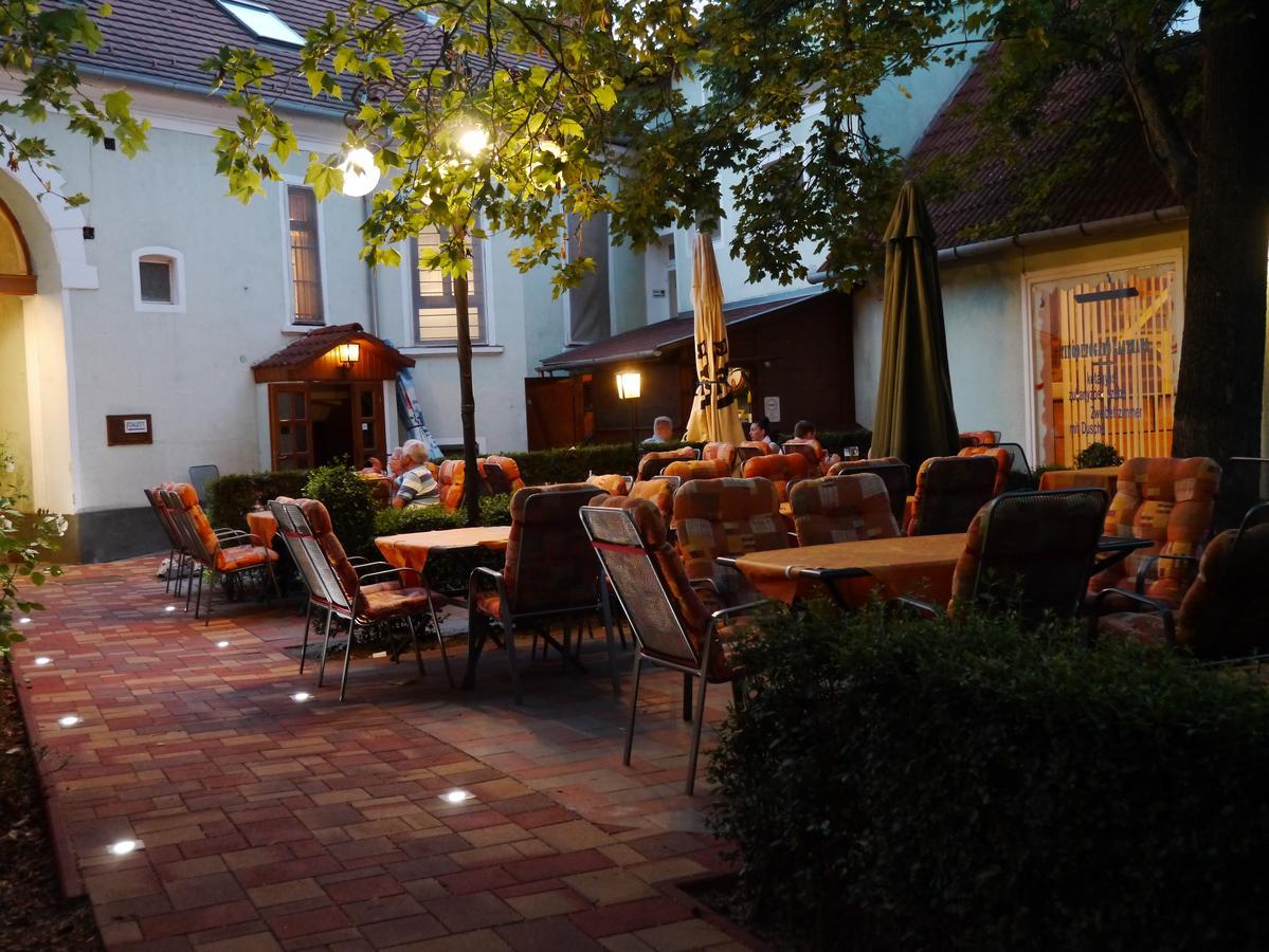 Tinodi Fogado Bed & Breakfast Sárvár Екстериор снимка