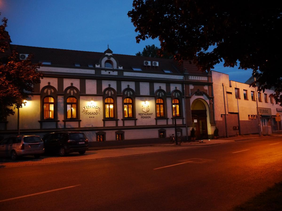 Tinodi Fogado Bed & Breakfast Sárvár Екстериор снимка