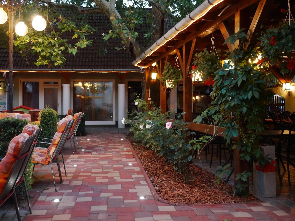 Tinodi Fogado Bed & Breakfast Sárvár Екстериор снимка