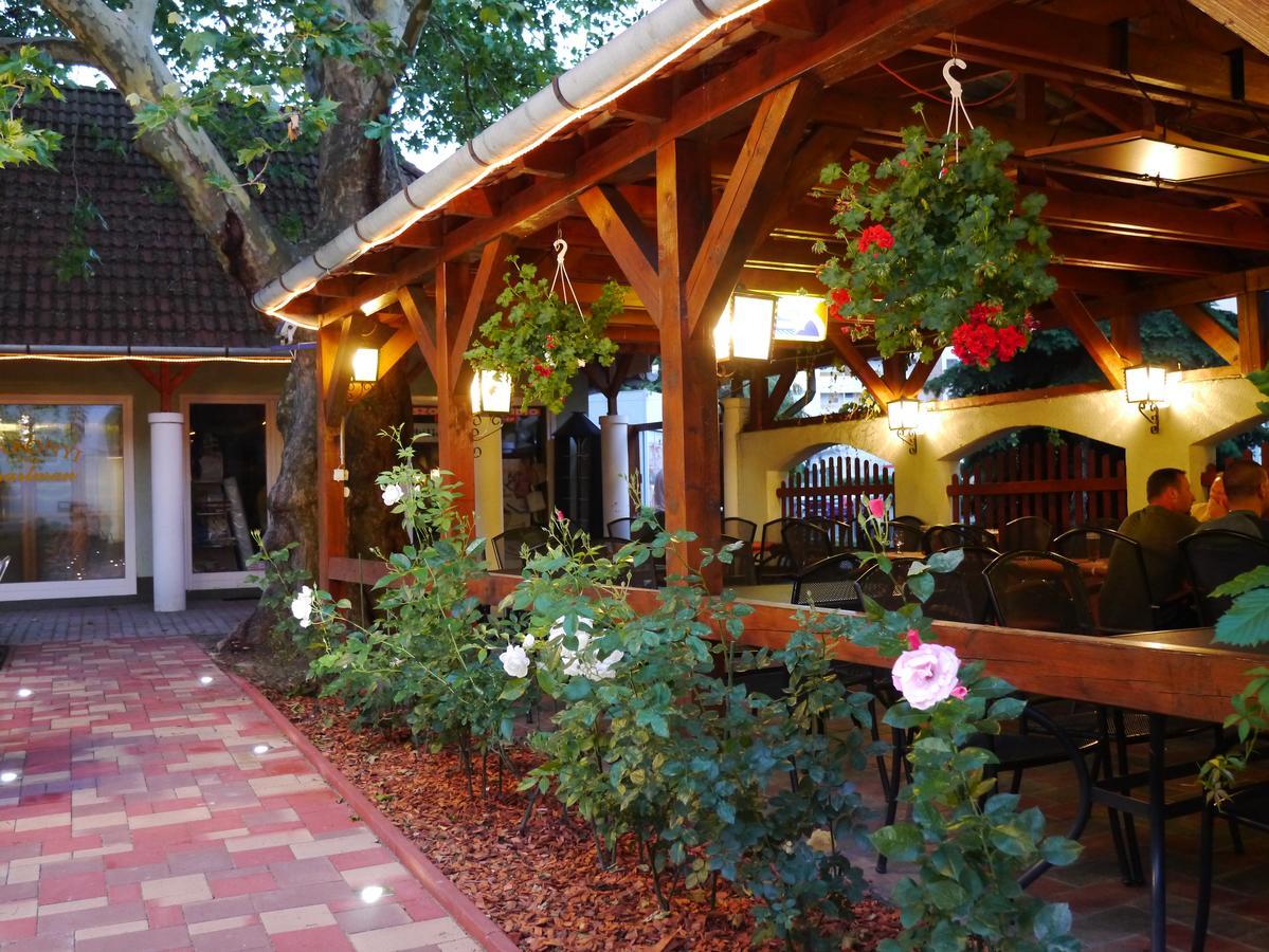 Tinodi Fogado Bed & Breakfast Sárvár Екстериор снимка